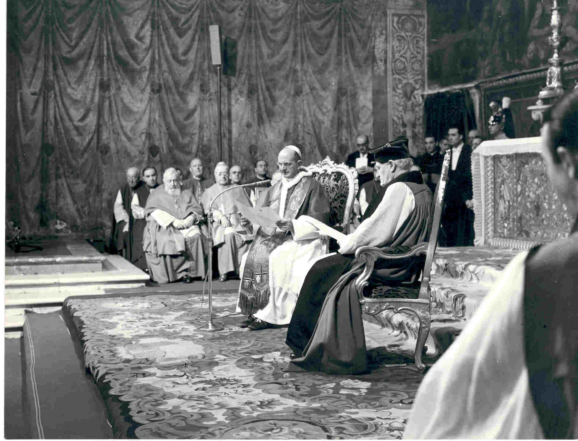 Pope Paul VI and Archbishop of Canterbury Michael Ramsey examining their Common Declaration