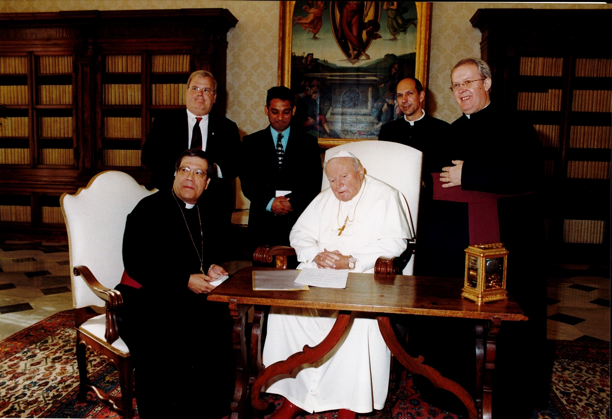 During their visit to Rome for Informal Talks, leaders of the Anglican and Roman Catholic dialogue visited Pope John Paul II at the Apostolic Palace. Revd Canon John L. Peterson, Secretary General of the Anglican Communion, seated. Standing: James Rosenthal (ACO Communications), unknown, Rev Donald Bolen (PCPCU), and Revd Gregory Cameron (ACO)