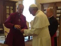 Archbishop Justin Welby and Pope Francis greeting
