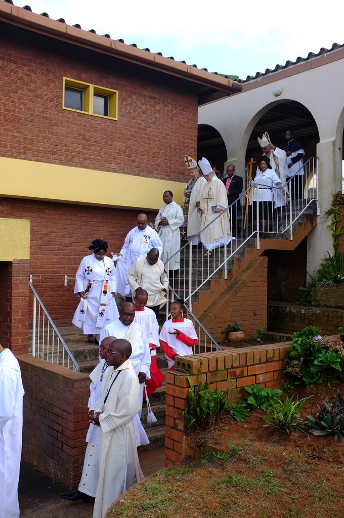 Procession before Anglican Eucharist during the ARCIC III meeting in Durban, South Africa (2014)