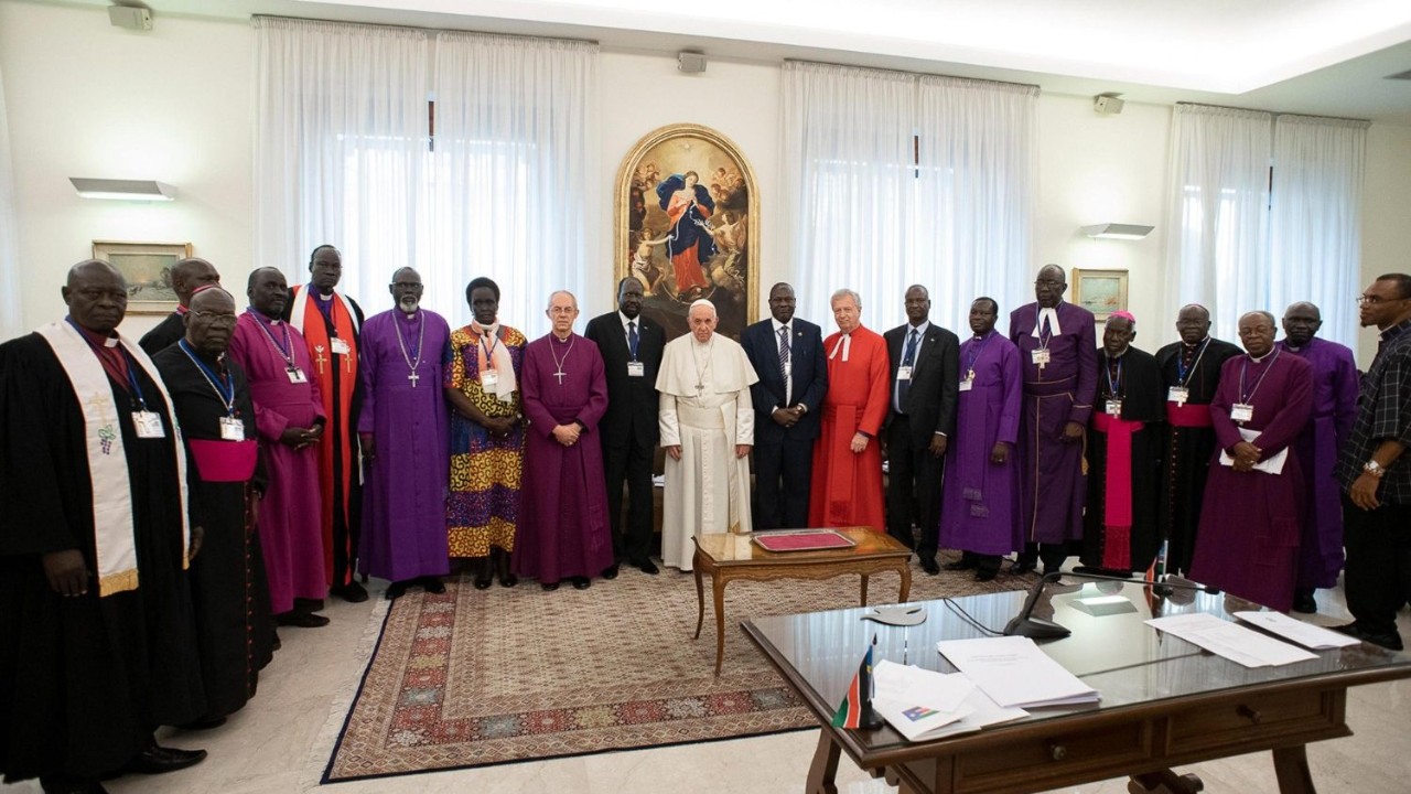 On April 10 and 11, Pope Francis, Archbishop Justin Welby, and Rev. John Chalmers (Church of Scotland) led a retreat for the political and religious leaders of South Sudan