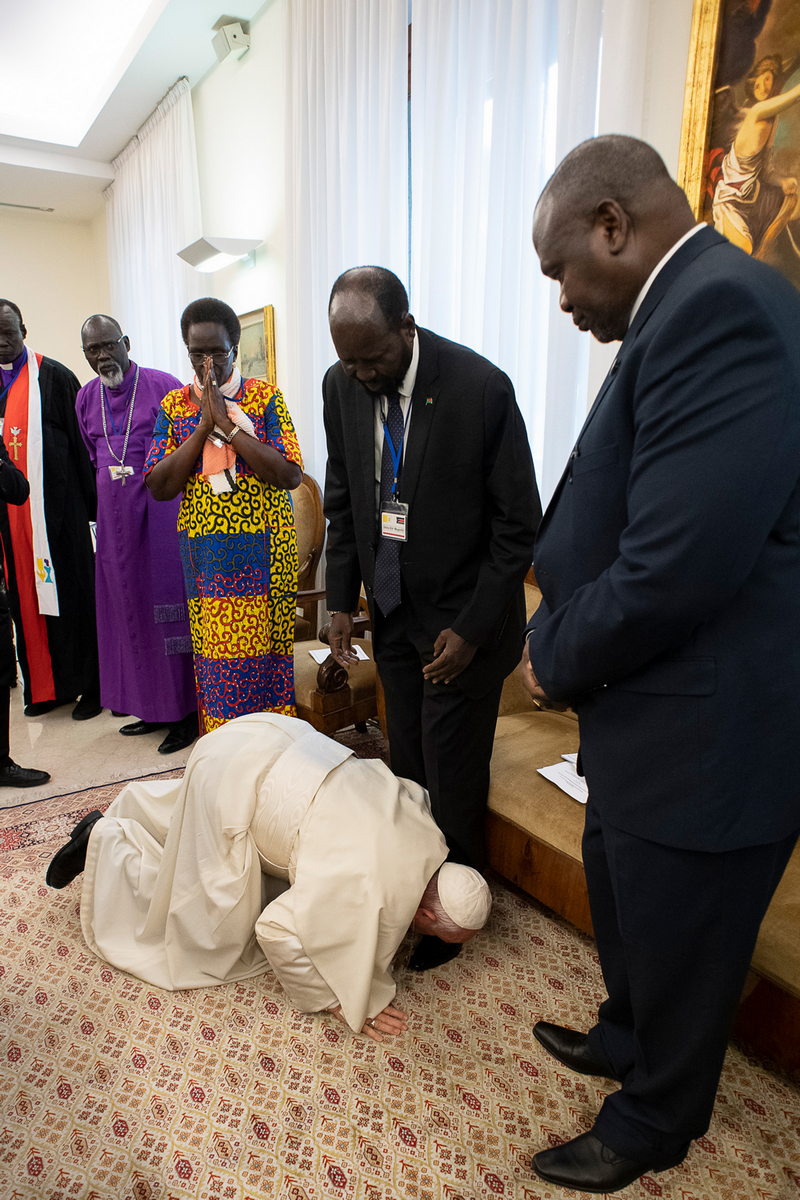 Pope Francis kisses the feet of President Salva Kiir of South Sudan, at the conclusion of a two-day retreat at the Vatican for African nation’s political leaders