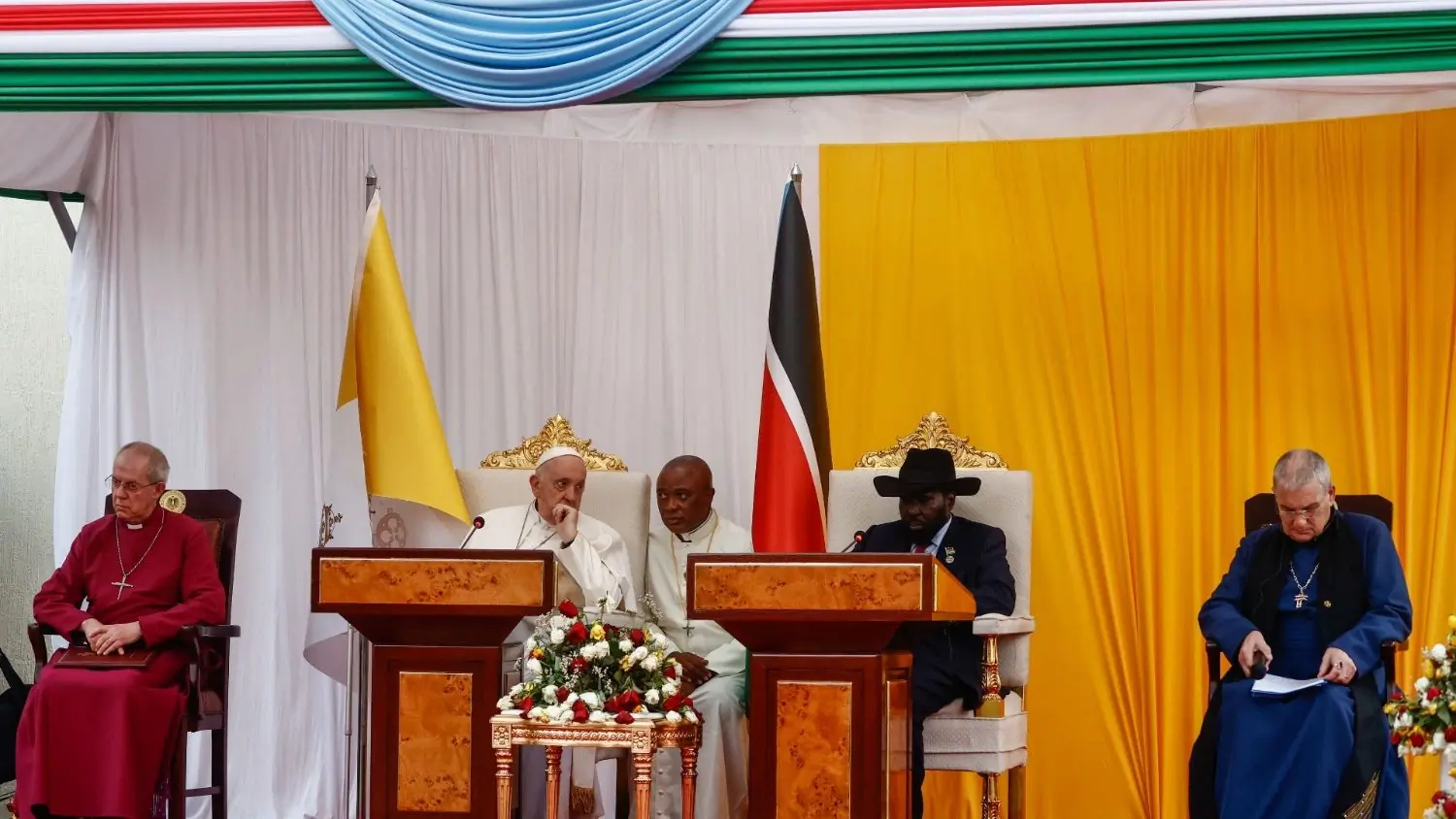 Archbishop Justin Welby, Pope Francis, President Salva Kiir Mayardit, and Rev. Iain Greenshields during the meeting with South Sudanese authorities in Juba