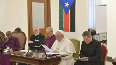 On April 10 and 11, Pope Francis, Archbishop Justin Welby, and Rev. John Chalmers (Church of Scotland) led a retreat for the political and religious leaders of South Sudan