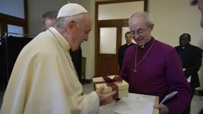 On April 10 and 11, Pope Francis, Archbishop Justin Welby, and Rev. John Chalmers (Church of Scotland) led a retreat for the political and religious leaders of South Sudan