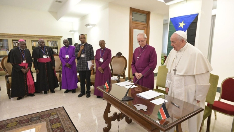 On April 10 and 11, Pope Francis, Archbishop Justin Welby, and Rev. John Chalmers (Church of Scotland) led a retreat for the political and religious leaders of South Sudan