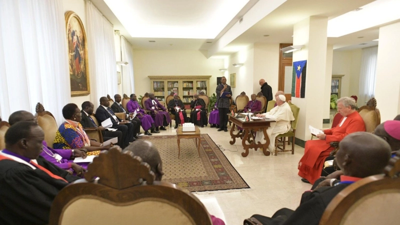 On April 10 and 11, Pope Francis, Archbishop Justin Welby, and Rev. John Chalmers (Church of Scotland) led a retreat for the political and religious leaders of South Sudan