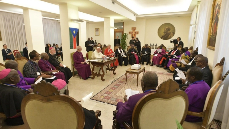On April 10 and 11, Pope Francis, Archbishop Justin Welby, and Rev. John Chalmers (Church of Scotland) led a retreat for the political and religious leaders of South Sudan