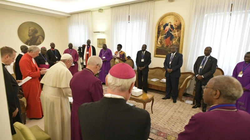 On April 10 and 11, Pope Francis, Archbishop Justin Welby, and Rev. John Chalmers (Church of Scotland) led a retreat for the political and religious leaders of South Sudan