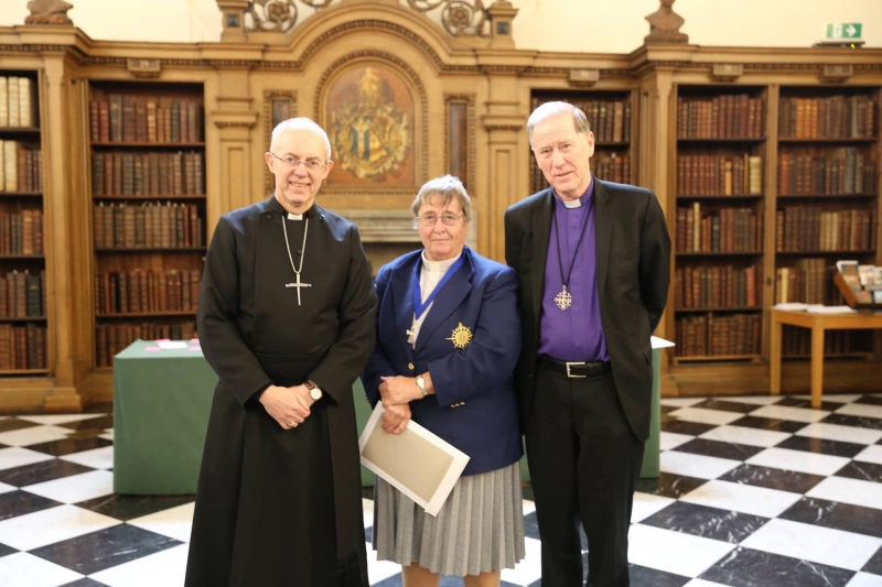 The Reverend Canon Alyson Barnett-Cowan, past president of the Canadian Council of Churches, was awarded the Lambeth Cross for Ecumenism recently by the worldwide Anglican Communion for her longstanding commitment to promoting dialogue and discussion among Canada’s Christian communities. She received her award from the Archbishop of Canterbury, Archbishop Justin Welby, and Archbishop Fred Hiltz, Primate of the Anglican Church in Canada