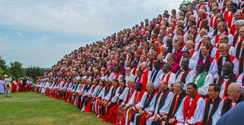 Bishops prepare for their group photo at the 2008 Lambeth Conference