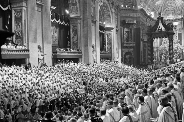 Bishops gathered in St. Peter’s Basilica for the opening session of the Second Vatican Council