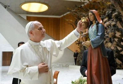 Pope Leo XIV places a crown on a statue of Mary and the Child Jesus during a meeting with participants in the Jubilee of the Roma, Sinti, and Travelling Peoples in the Paul VI Audience Hall at the Vatican