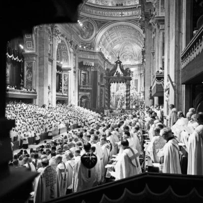 Bishops gathered in St. Peter’s Basilica for the opening session of the Second Vatican Council